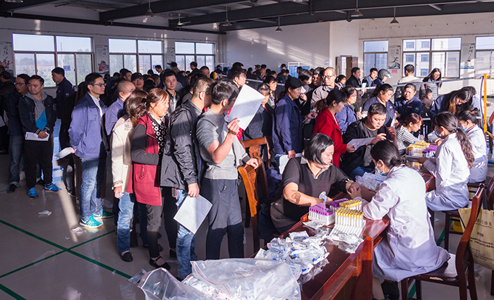 关爱员工健康，公司组织全体员工进行体检