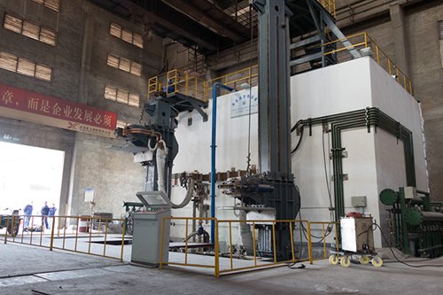 江苏星火10+7.6吨多功能电渣炉热试成功