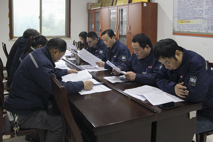 星火党支部开展“三问”主题党日活动